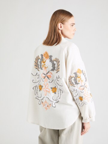 Bianco Lucci Kimono in White: front