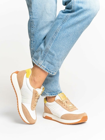 ARA Låg sneaker i vit