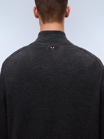 NAPAPIJRI Sweatshirt in Grau