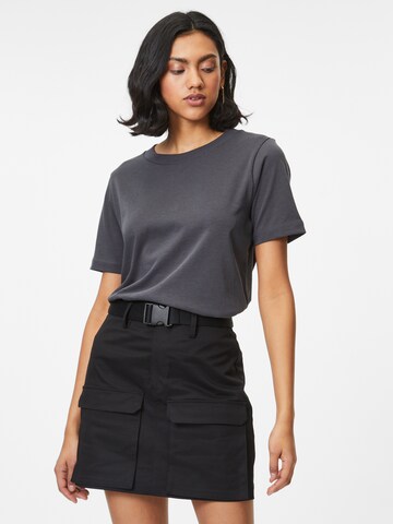 Tricou de la Madewell pe negru: față