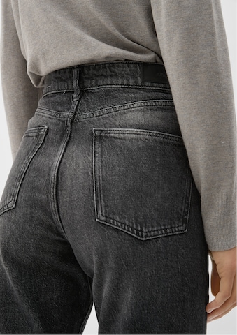 s.Oliver Tapered Jeans in Grau