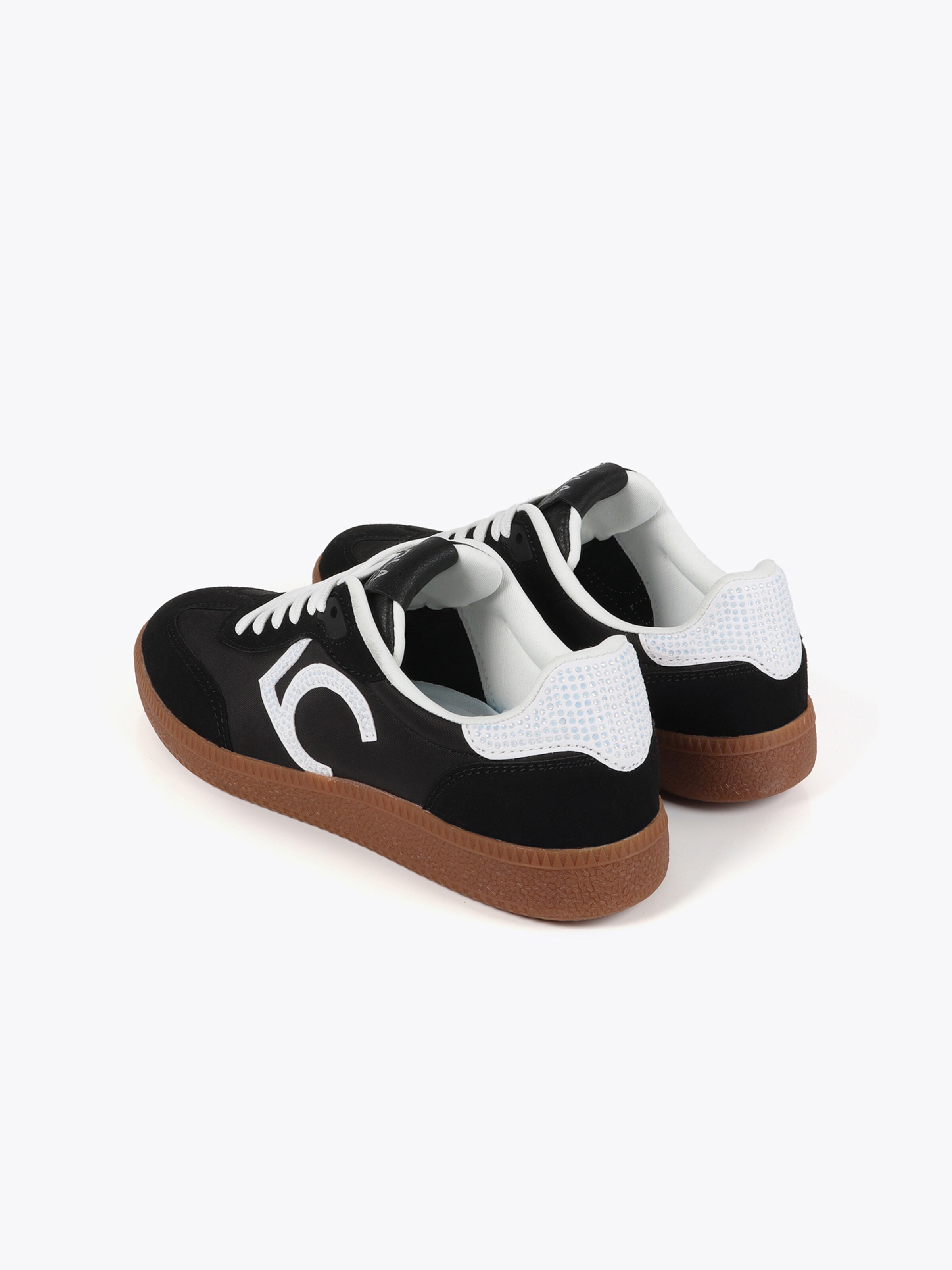 Baskets basses Lola Casademunt en noir