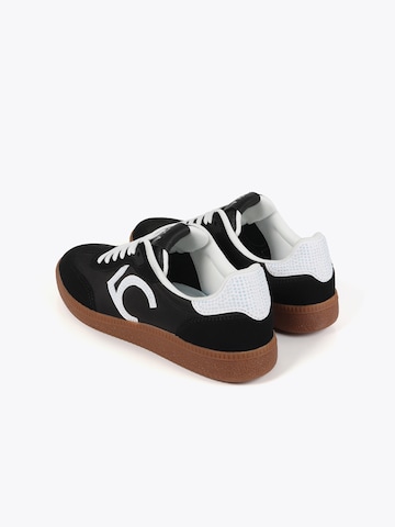 Sneaker bassa di Lola Casademunt in nero