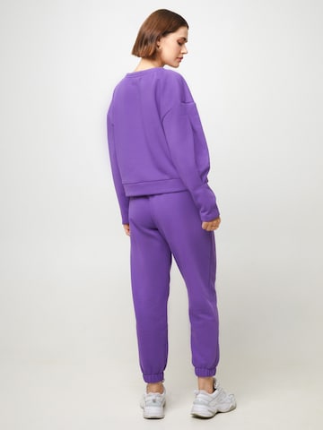 WHITE RVBBIT Sweatshirt in Purple