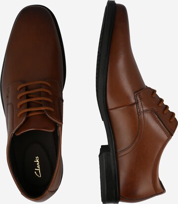 CLARKS - Sapato com atacadores 'Howard Walk' em castanho