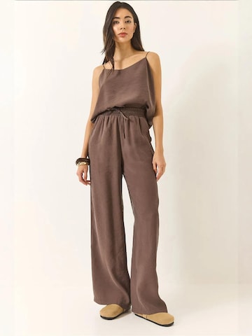 Completo pantalone di Bianco Lucci in marrone: frontale