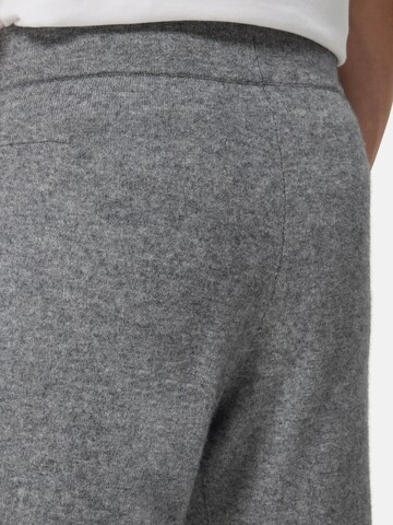 CASH-MERE.CH Slim fit Trousers in Grey