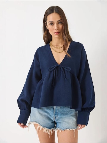 Chemisier Bianco Lucci en bleu : devant