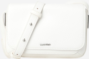 Calvin Klein Чанта с презрамки в бяло: отпред