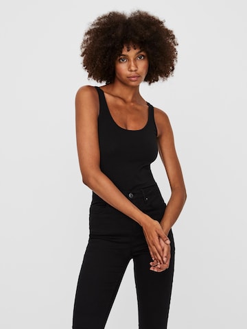 Top de la VERO MODA pe negru: față