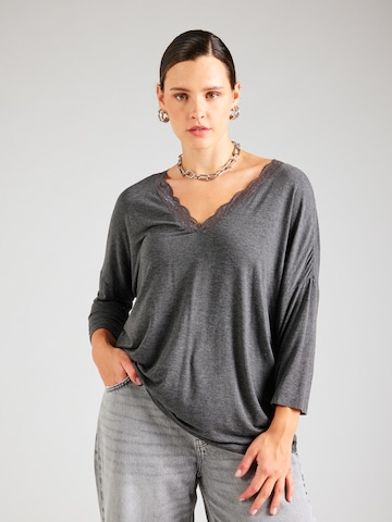 T-shirt ONLY Carmakoma en gris : devant