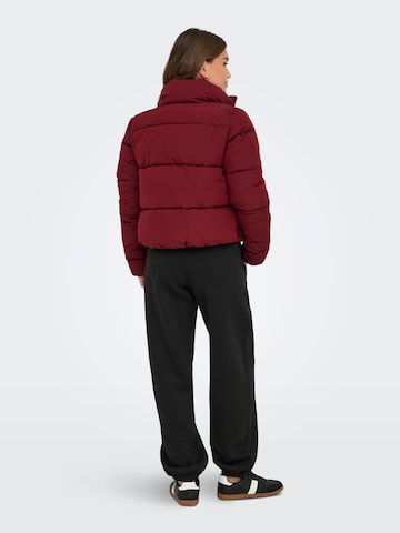 Veste d’hiver 'ONLDolly' ONLY en rouge