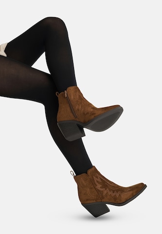 Salinyang Booties in Brown