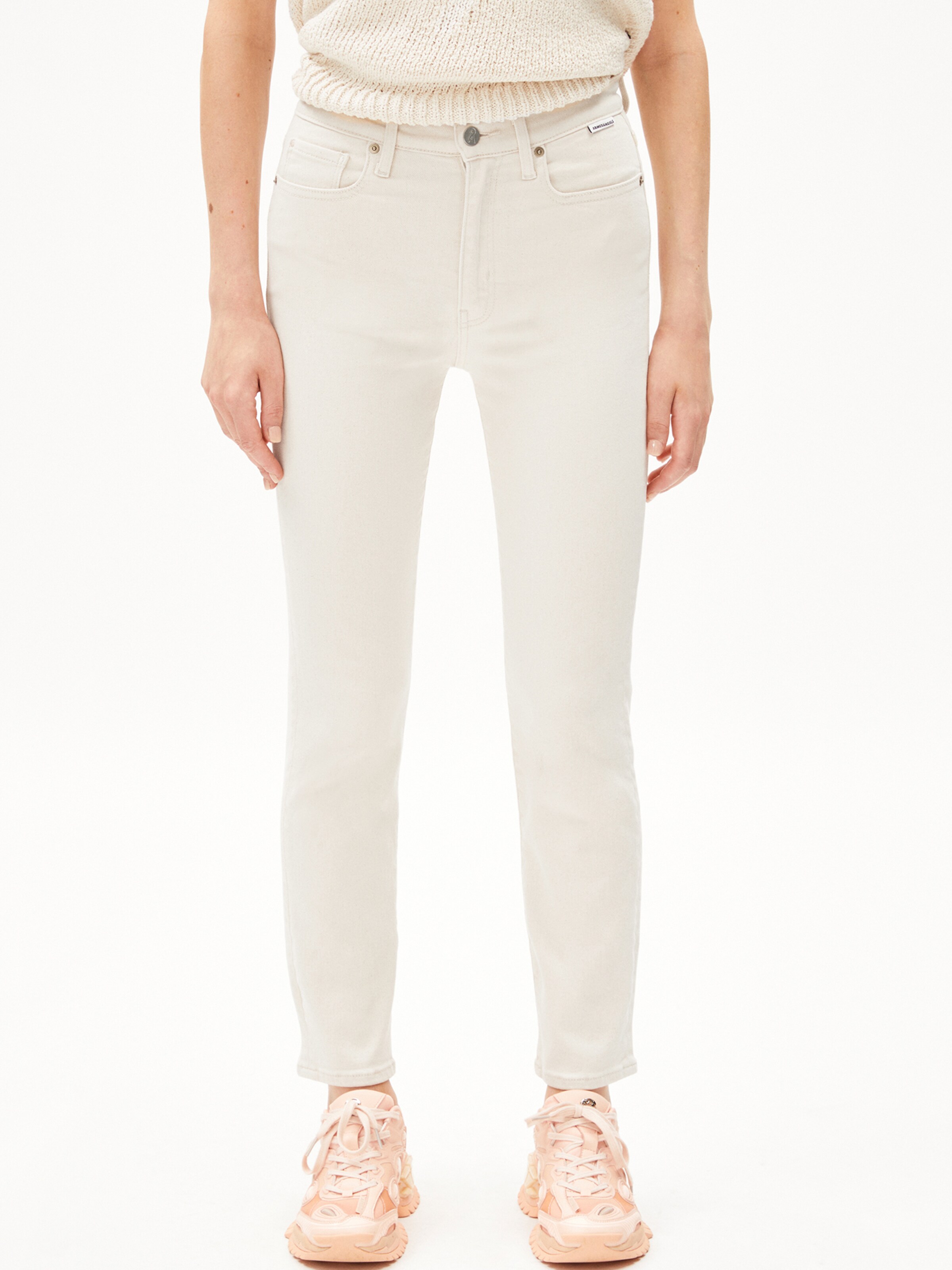 ARMEDANGELS Slimfit Jeans 'Lejaaani' in Beige: voorkant