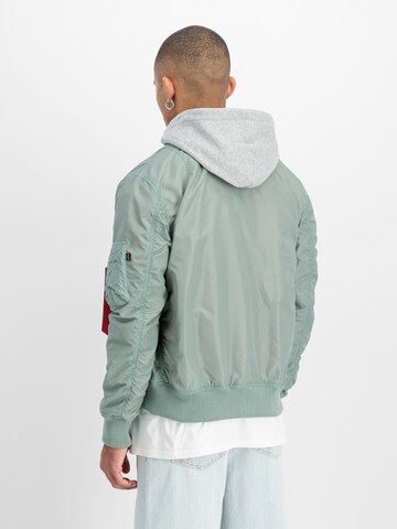 ALPHA INDUSTRIES Демисезонная куртка 'MA-1 TT' в Зеленый
