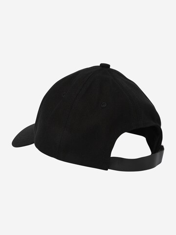 Șapcă 'PYRAMID PLAQUE' de la Calvin Klein pe negru