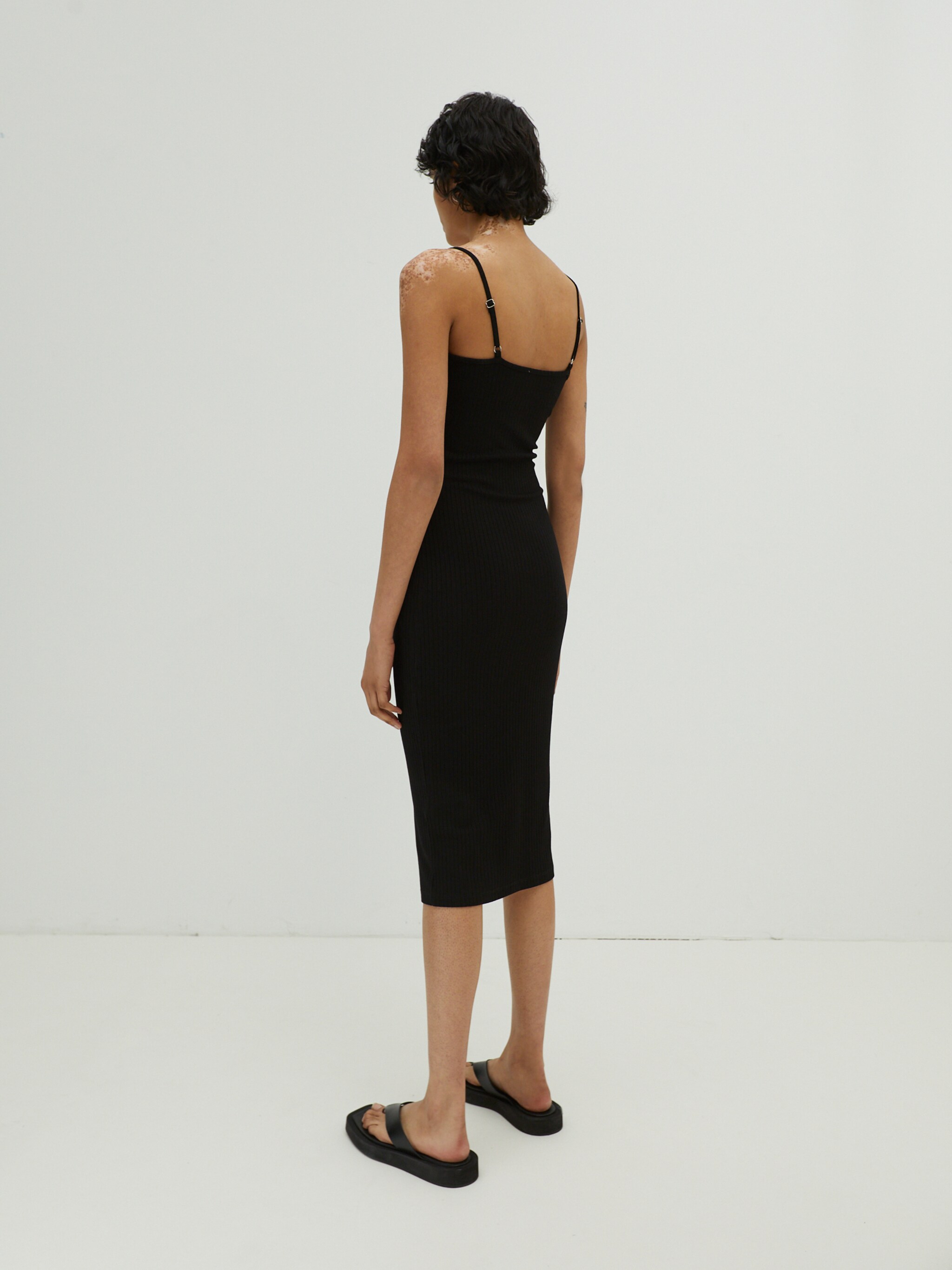 EDITED Produits Robe 'Cian' noir