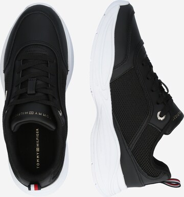 Sneaker bassa 'CHUNKY RUNNER' di TOMMY HILFIGER in nero