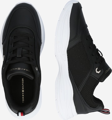 TOMMY HILFIGER - Sapatilhas baixas 'CHUNKY RUNNER' em preto