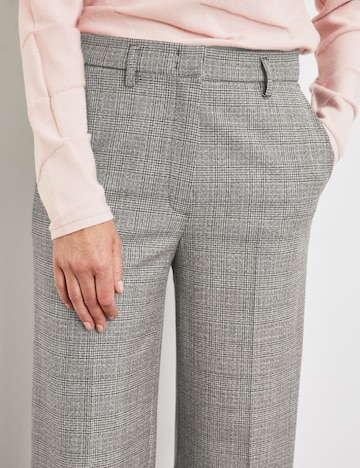 Wide leg Pantaloni con piega frontale di GERRY WEBER in grigio