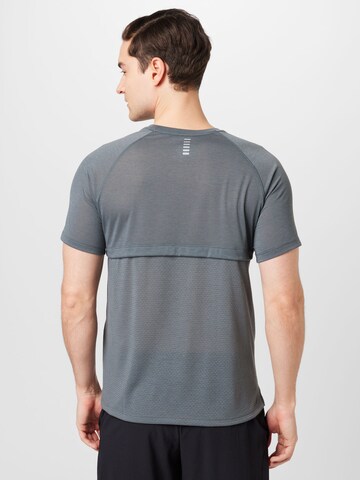 T-Shirt fonctionnel 'Streaker' UNDER ARMOUR en gris
