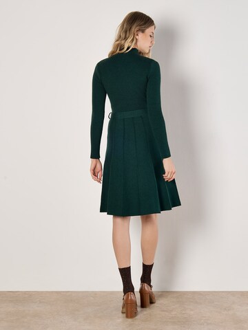Robes en maille 'Chevron' Apricot en vert
