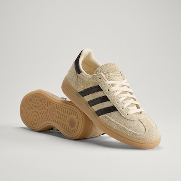 ADIDAS ORIGINALS - Sapatilhas baixas 'Handball Spezial' em bege