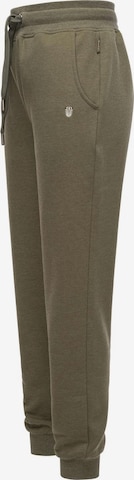 NAVAHOO Tapered Trousers in Green