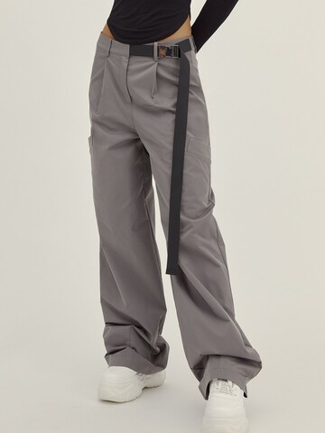 Wide leg Pantaloni con pieghe 'Kaja' di millane in grigio: frontale