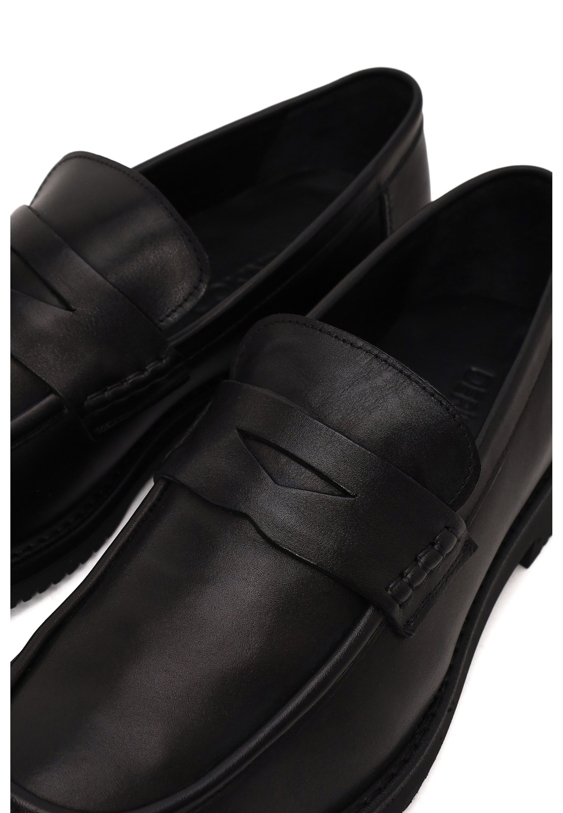 Derimod Classic Flats in Black