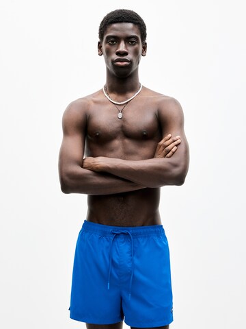 Pull&Bear Board Shorts in Blue: front