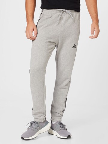 ADIDAS SPORTSWEAR - regular Pantalón deportivo 'Essentials French Terry Tapered Elastic Cuff 3-Stripes' en gris: frente