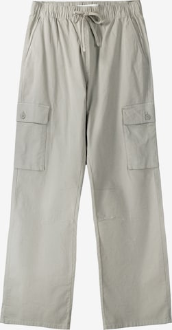 Bershka Cargo trousers in Grey: front