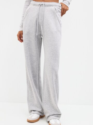 Wide Leg Pantalon Pull&Bear en gris : devant