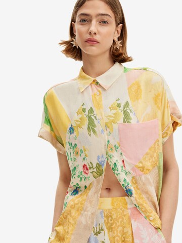 Chemisier Desigual en mélange de couleurs
