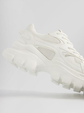 Bershka Sneakers in White