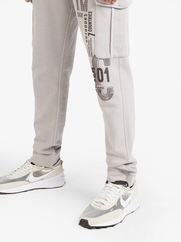 CAMP DAVID Tapered Cargo Pants in Grey