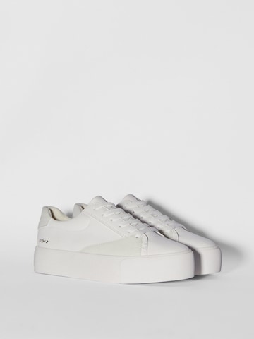 Bershka Sneaker in Weiß