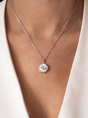 Collana 'Serenity Locket' di Hey Happiness in argento: frontale