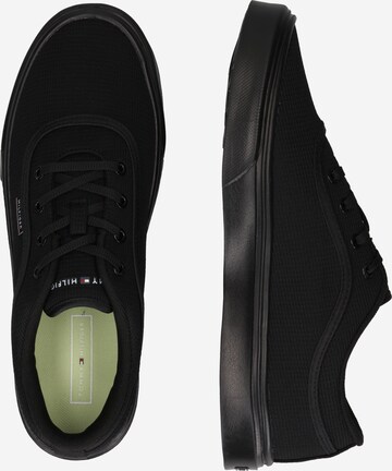 TOMMY HILFIGER - Zapatillas deportivas bajas 'CORE' en negro