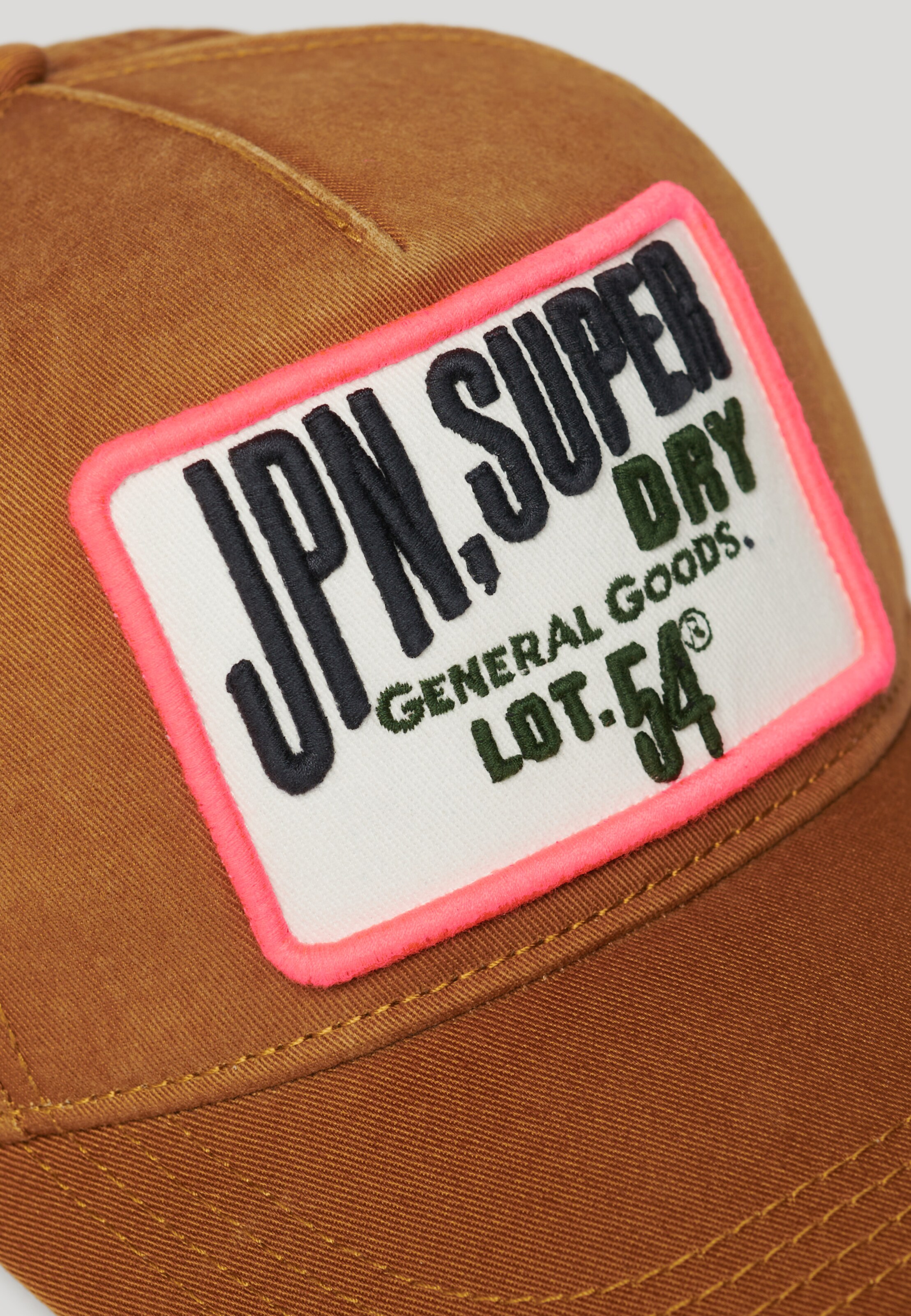 Superdry Pet in Bruin