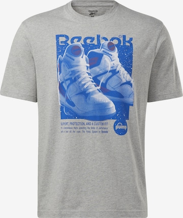 Reebok Classics Shirt 'Graphic Series Retro Pump' in Grijs: voorkant