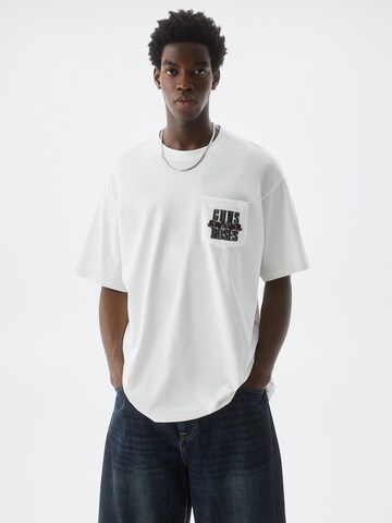 Pull&Bear Shirt in White: front