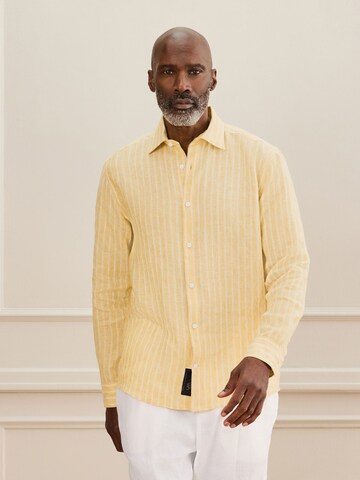 Coupe regular Chemise Next en jaune : devant