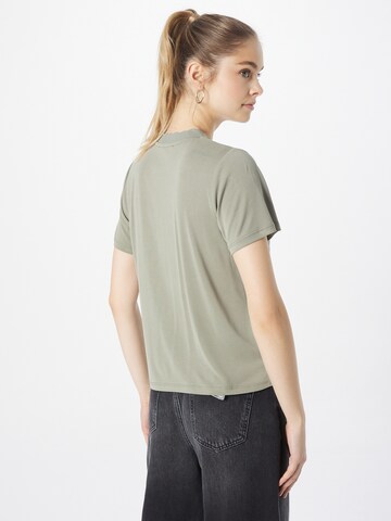 T-shirt 'Nina' ABOUT YOU en vert