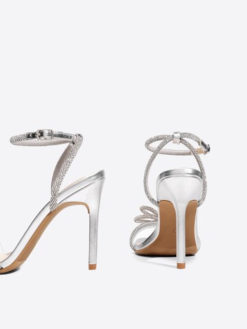 Dream Pairs Strap Sandals in Silver