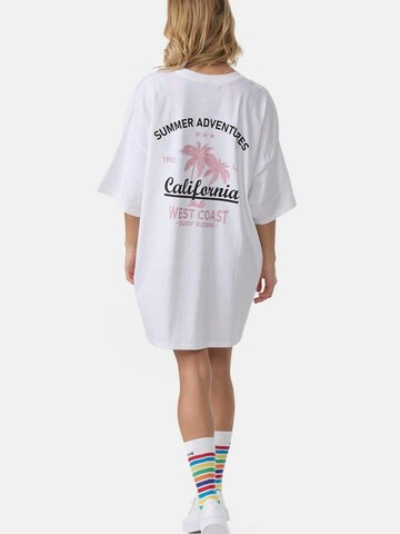 Worldclassca Oversized Shirt 'California' in White: front