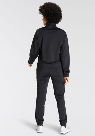 Nike Sportswear Jogginganzug 'Essential' in Schwarz