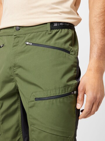 Regular Pantalon outdoor ICEPEAK en vert