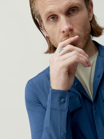 Born Living Yoga Regular fit Athletic button up shirt 'Chubut' in Blue